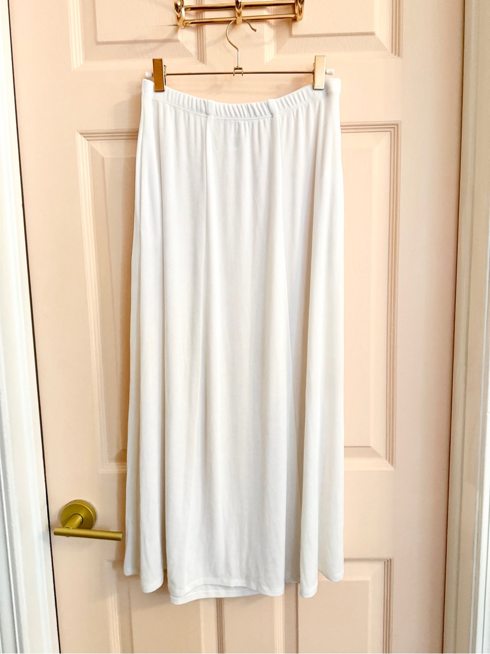 Stretchy white amber maxi skirt
